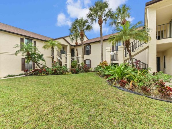 3385 Jog Park Drive, Greenacres, FL 33467