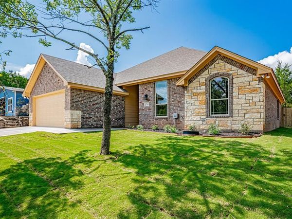 2714 Austin Drive, Granbury, TX 76048