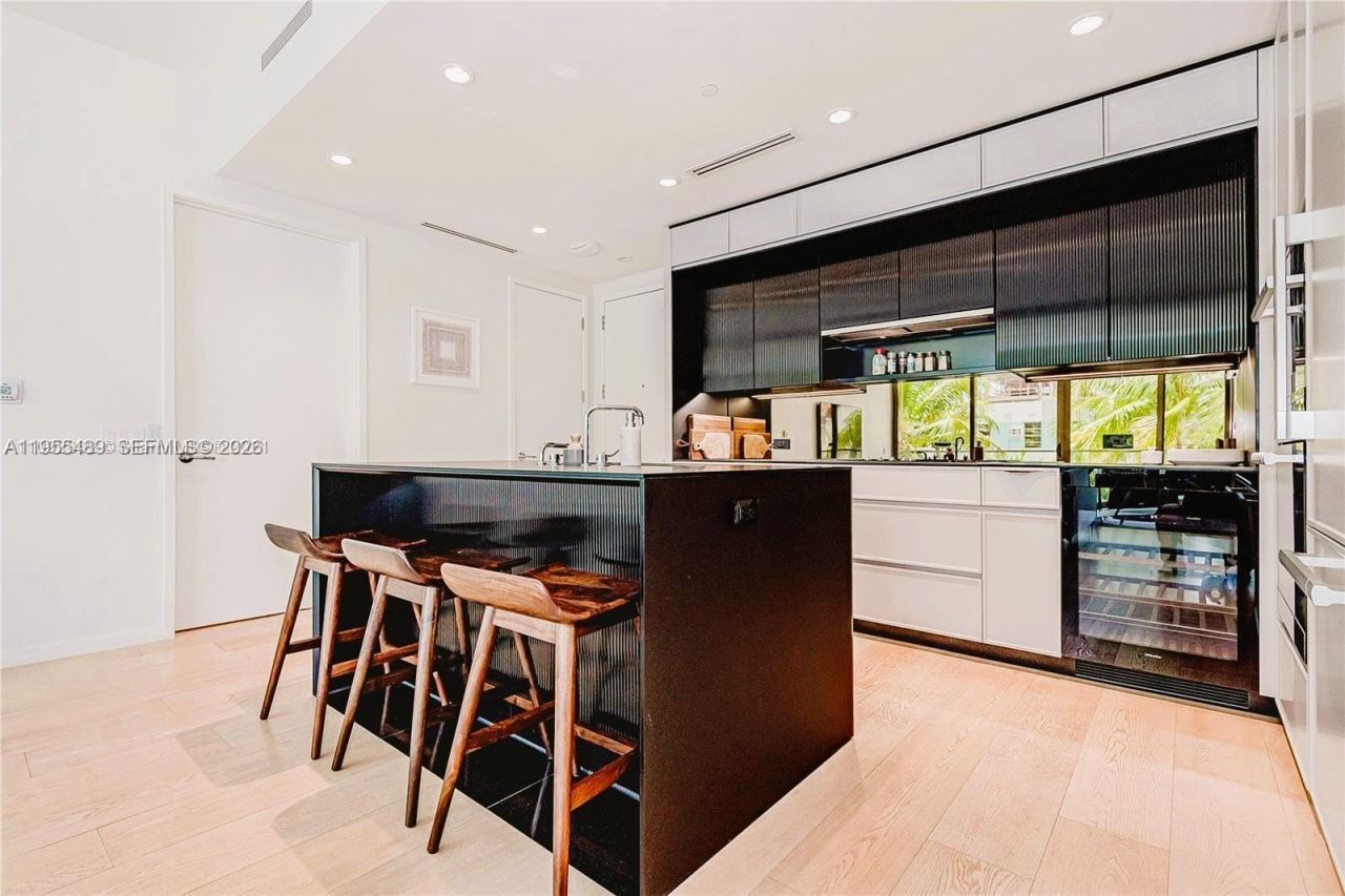 300 E Collins Ave , Unit 2D, Miami Beach, FL 33139 Photo