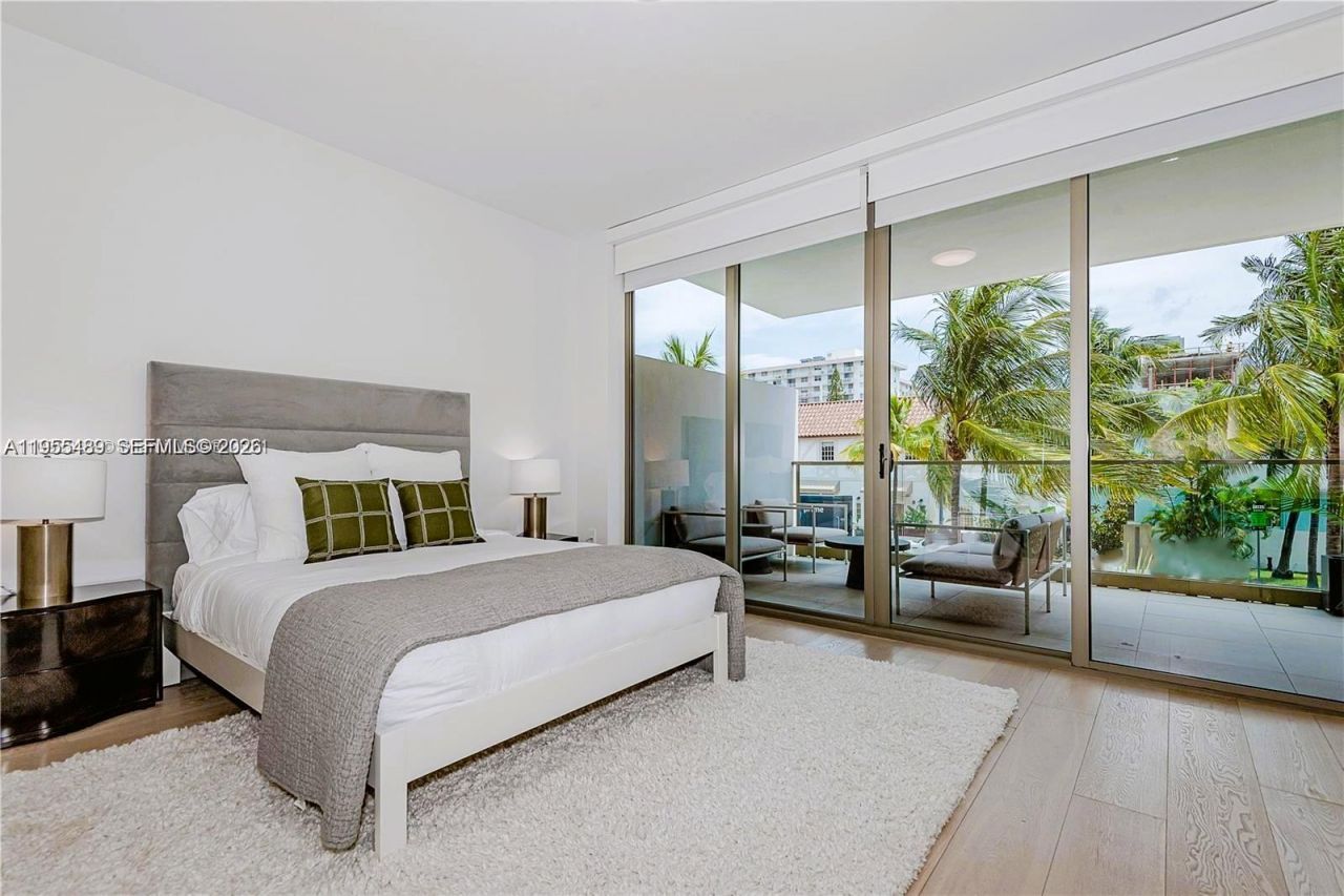 300 E Collins Ave , Unit 2D, Miami Beach, FL 33139 Photo
