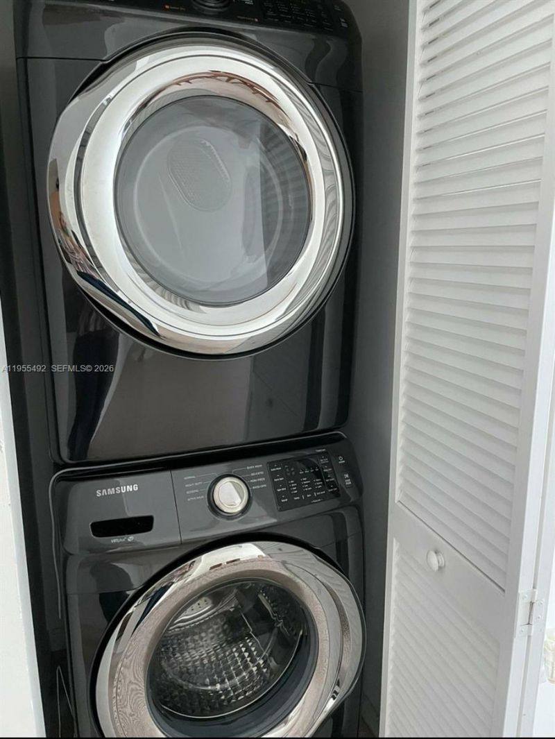 950 N Brickell Bay Dr, Unit 3002, Miami, FL 33131 Photo