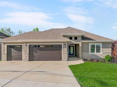 9831 Promenade Drive, Parkville, MO 64152