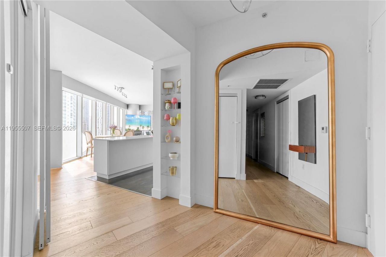 92 SW 3rd St , Unit 1201, Miami, FL 33130 Photo