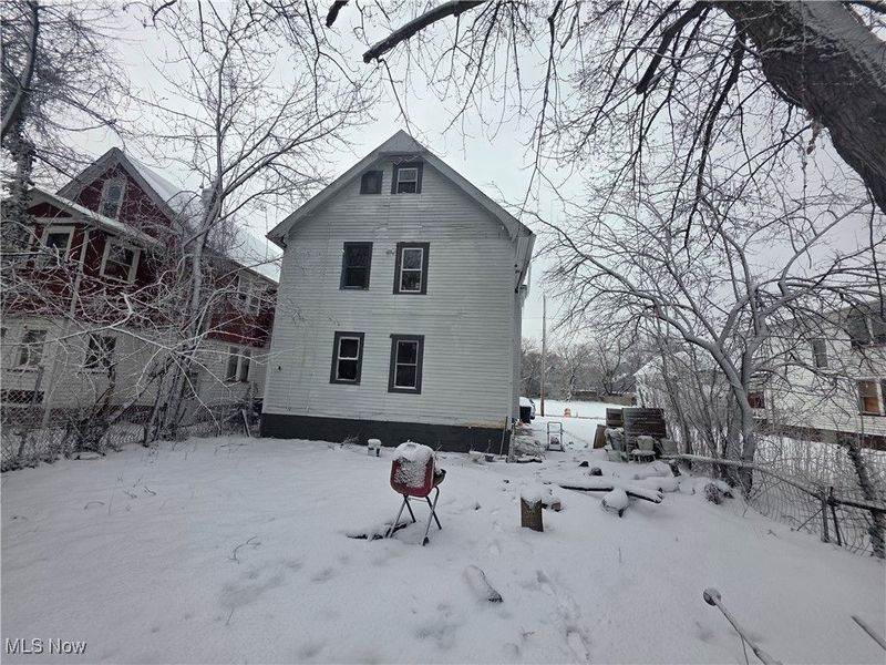 626 E 130th Street, Cleveland, OH 44108 Photo 4
