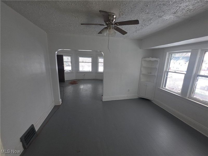 626 E 130th Street, Cleveland, OH 44108 Photo 6