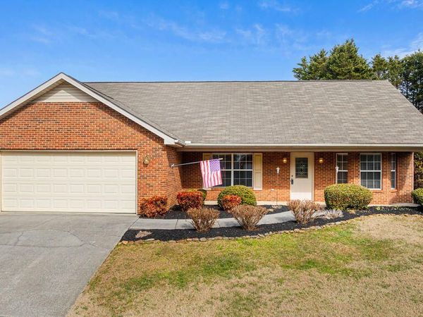 1035 Willow Creek Circle, Maryville, TN 37804
