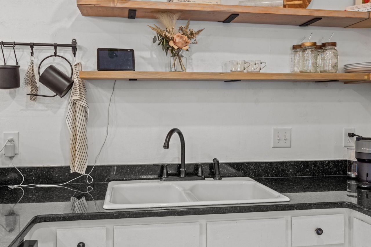 1019 Douglas Wayne Road Photo 11