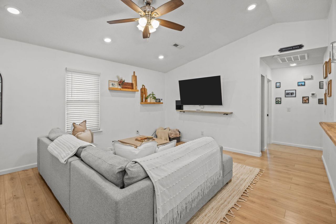 1019 Douglas Wayne Road Photo 5