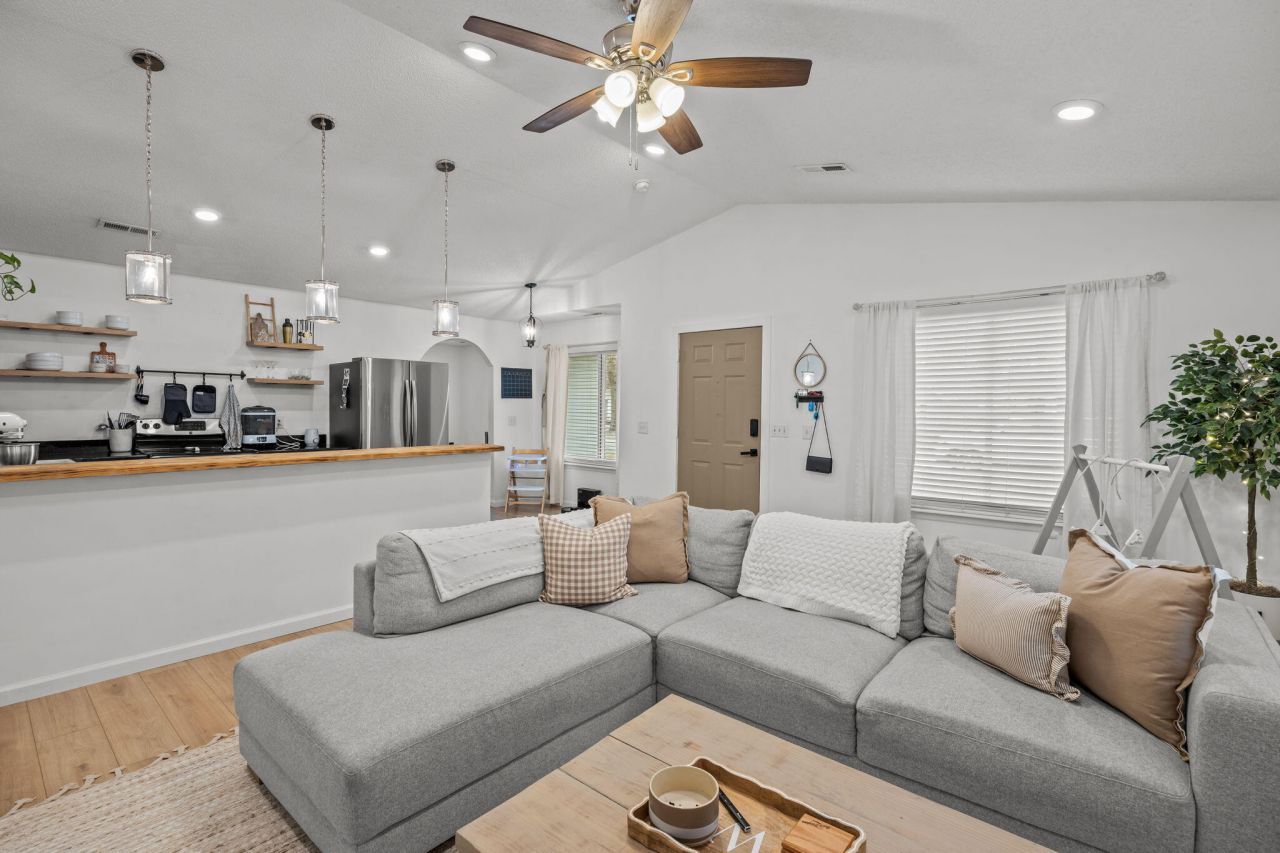 1019 Douglas Wayne Road Photo 6