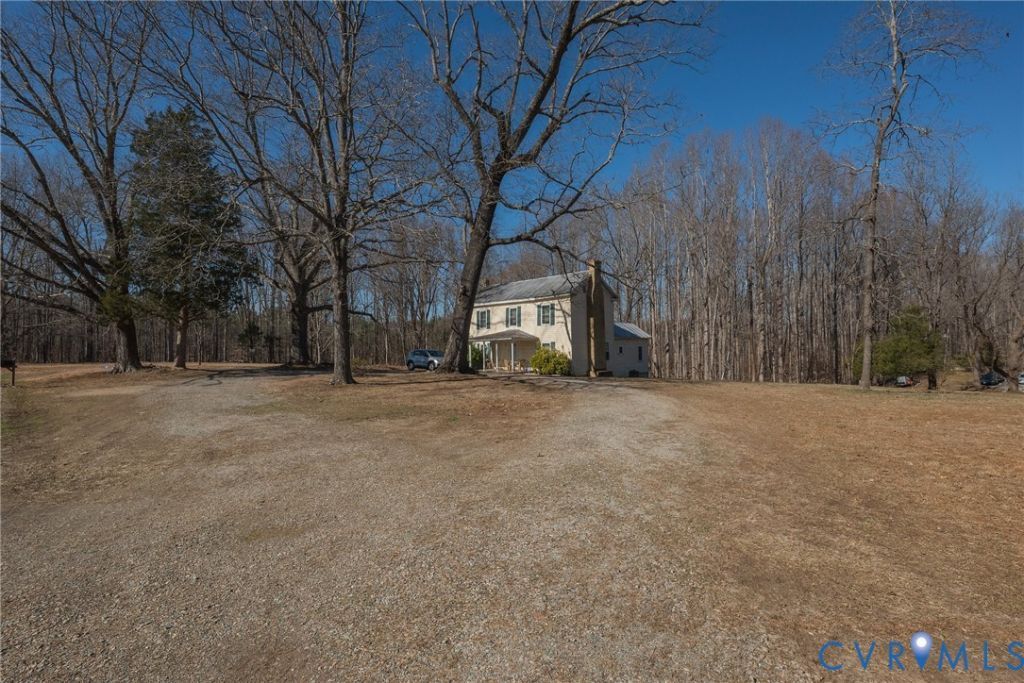 1566 Ballsville Road Powhatan, VA 23139