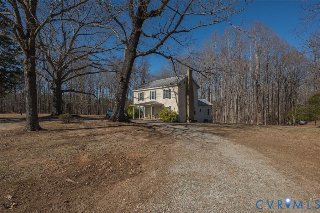 1566 Ballsville Road Powhatan, VA 23139