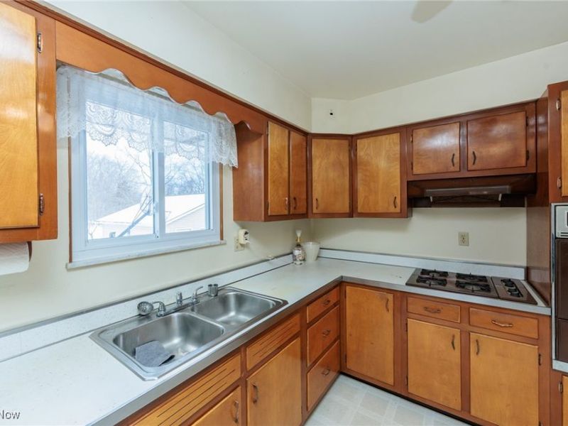 14430 Drake Road, Strongsville, OH 44136 Photo 6