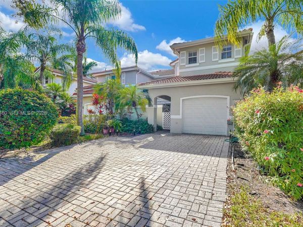1120 Cliffrose St , Hollywood, FL 33019