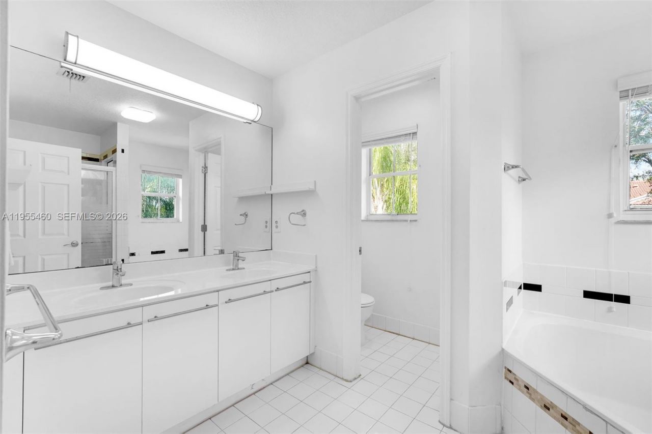 1120 Cliffrose St , Hollywood, FL 33019 Photo