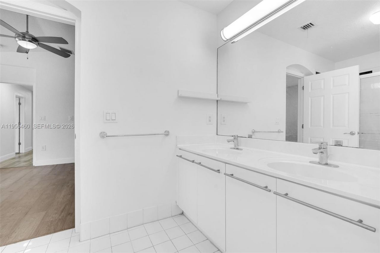 1120 Cliffrose St , Hollywood, FL 33019 Photo