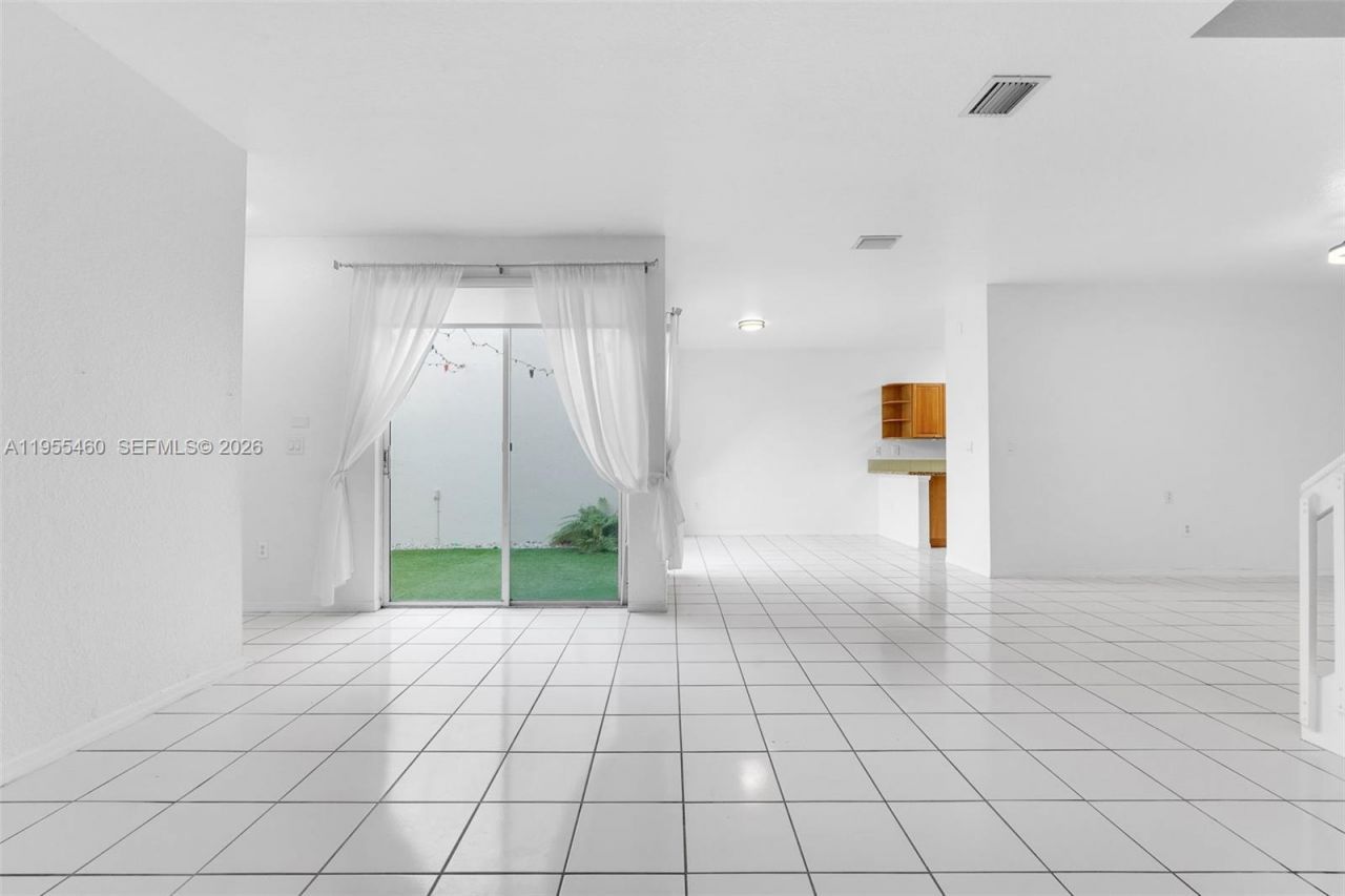 1120 Cliffrose St , Hollywood, FL 33019 Photo