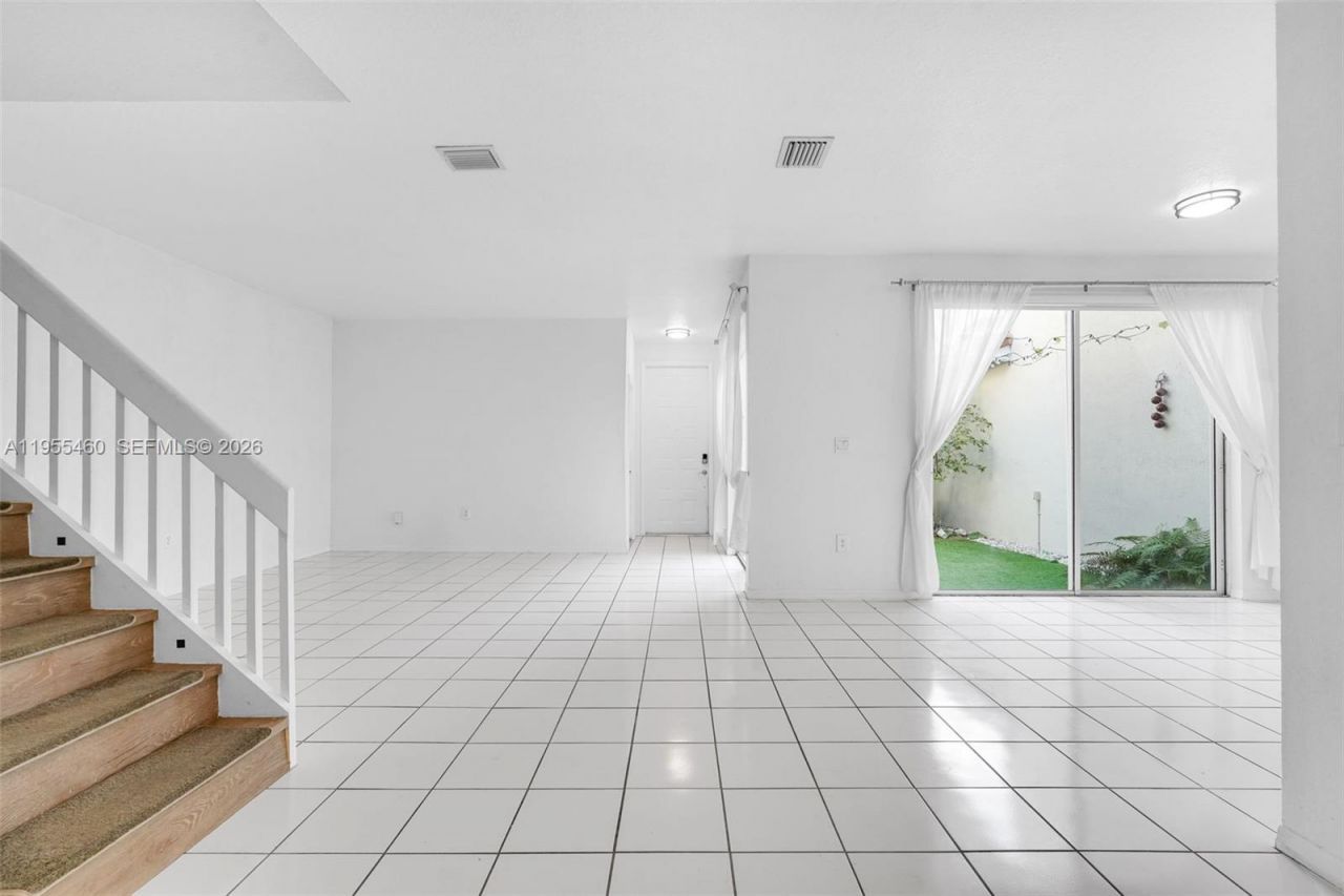 1120 Cliffrose St , Hollywood, FL 33019 Photo