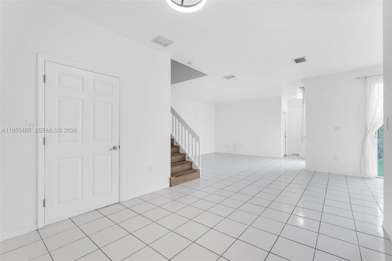 1120 Cliffrose St , Hollywood, FL 33019 Photo