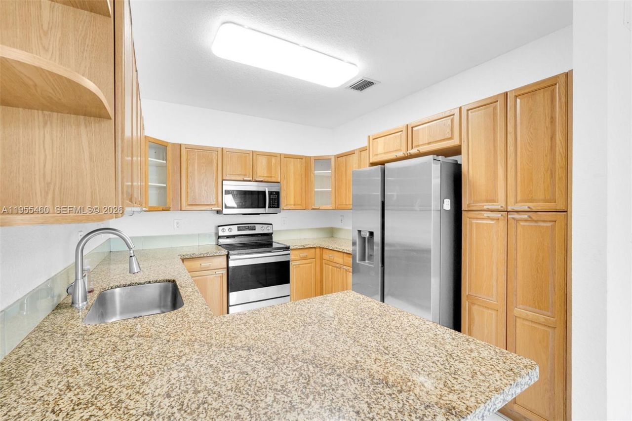 1120 Cliffrose St , Hollywood, FL 33019 Photo