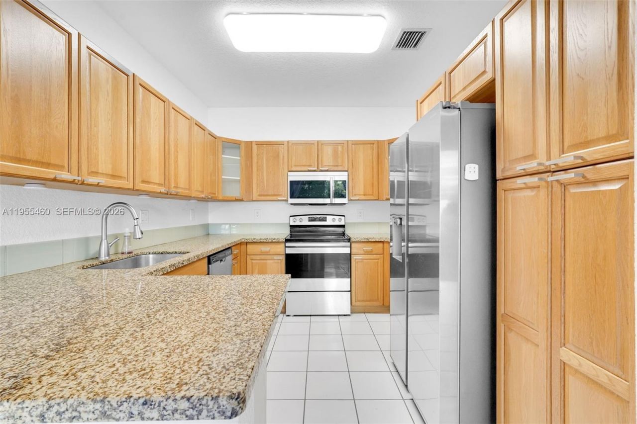 1120 Cliffrose St , Hollywood, FL 33019 Photo