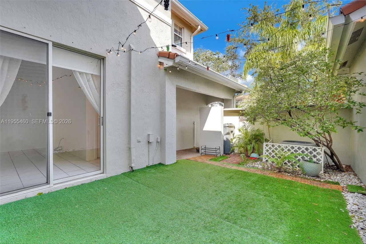 1120 Cliffrose St , Hollywood, FL 33019 Photo