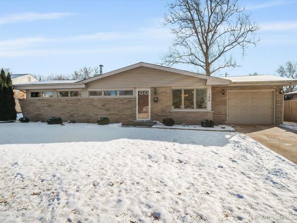 104 Briar Lane, North Aurora, IL 60542