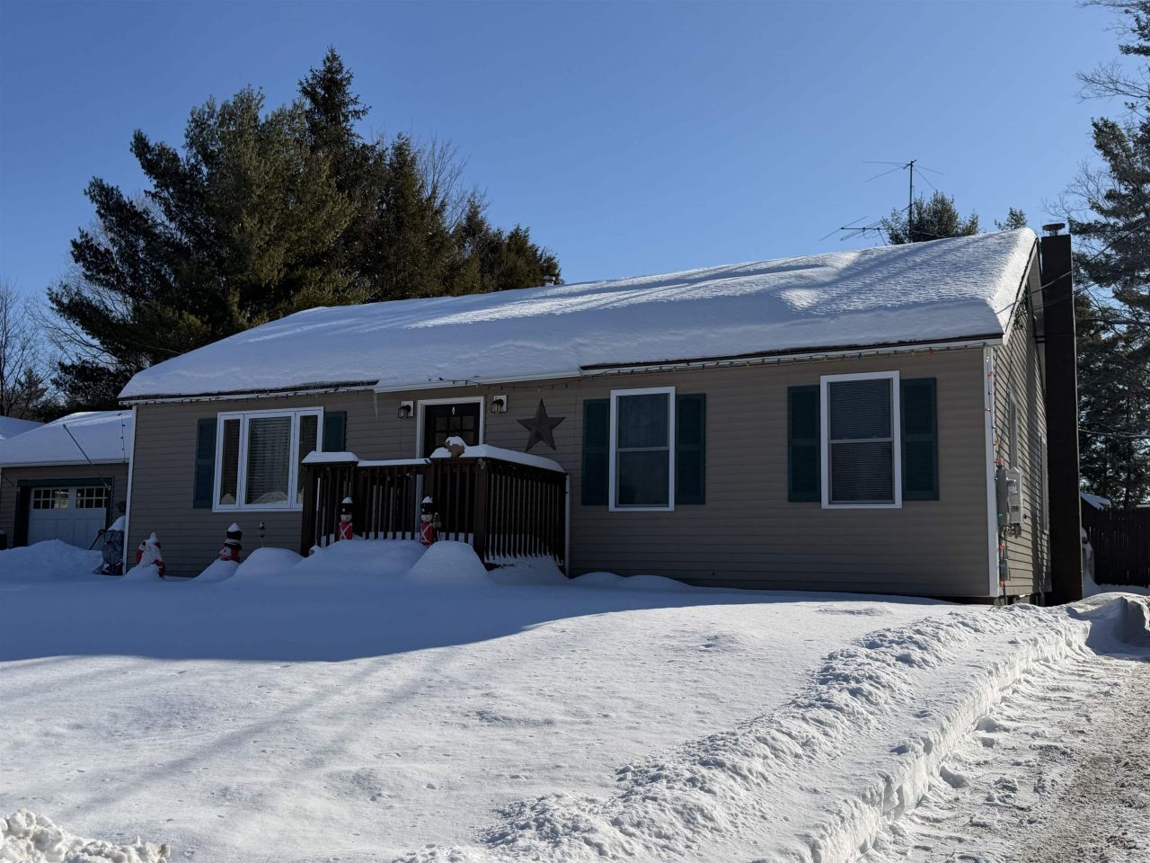 10 Swan Street, Winchester, NH 03470 Main Photo