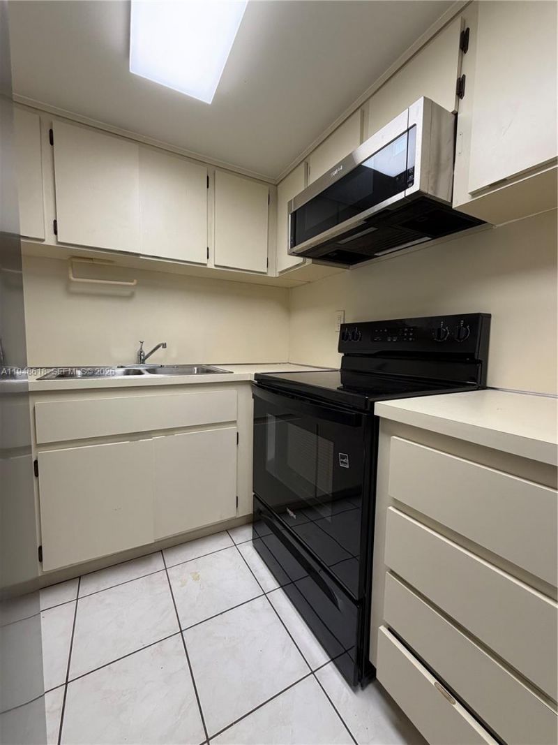 995 SW 84th Ave, Unit 223, Miami, FL 33144 Photo