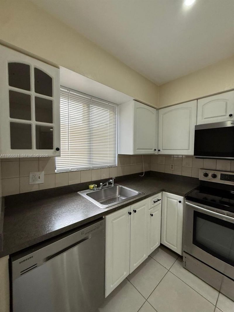 1270 North Dr, Miami, FL 33179 Photo