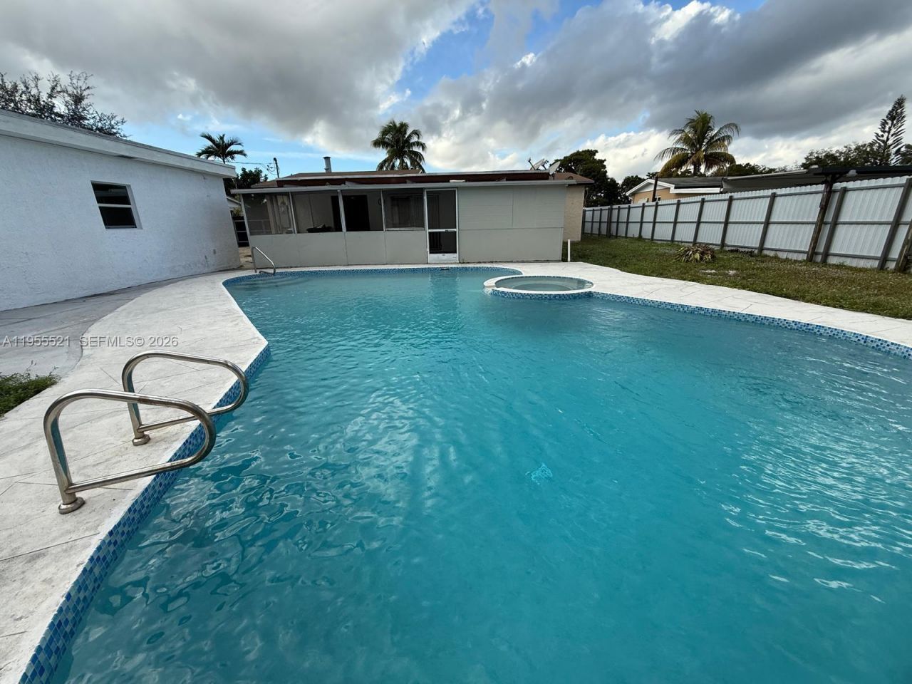 1270 North Dr, Miami, FL 33179 Photo