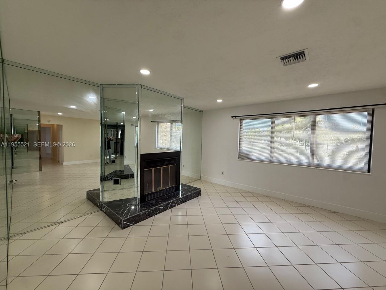 1270 North Dr, Miami, FL 33179 Photo