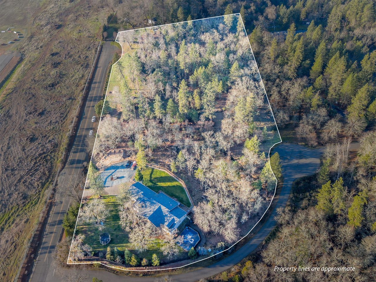 760 Flaming Road, Grants Pass, OR 97526 Main Photo