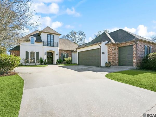 12484 Legacy Hills Dr, Geismar, LA 70734
