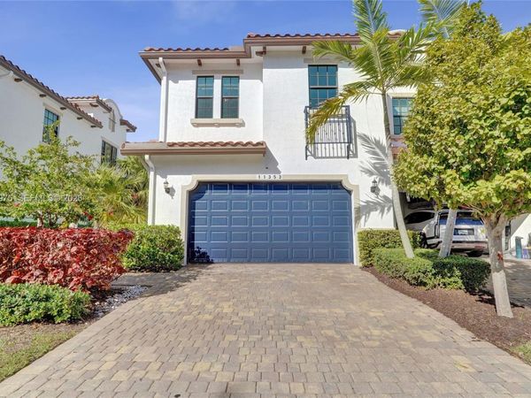 11353 SW 13th St, Pembroke Pines, FL 33025