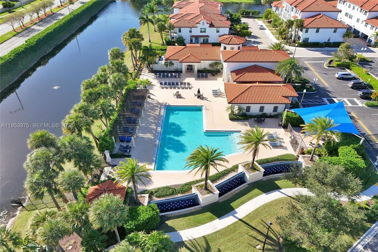 11353 SW 13th St, Pembroke Pines, FL 33025 Photo