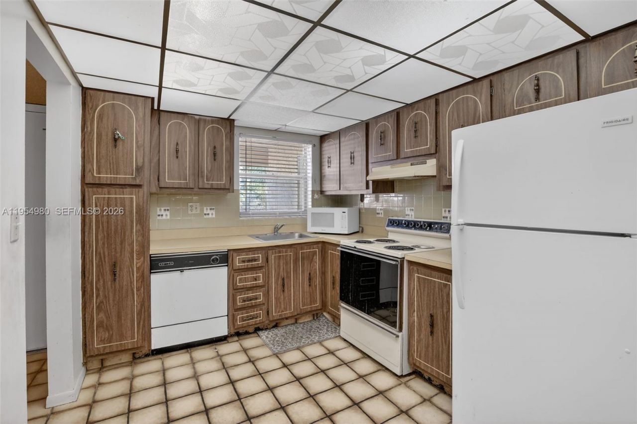 8523 Old Country Mnr, Unit 520, Davie, FL 33328 Photo