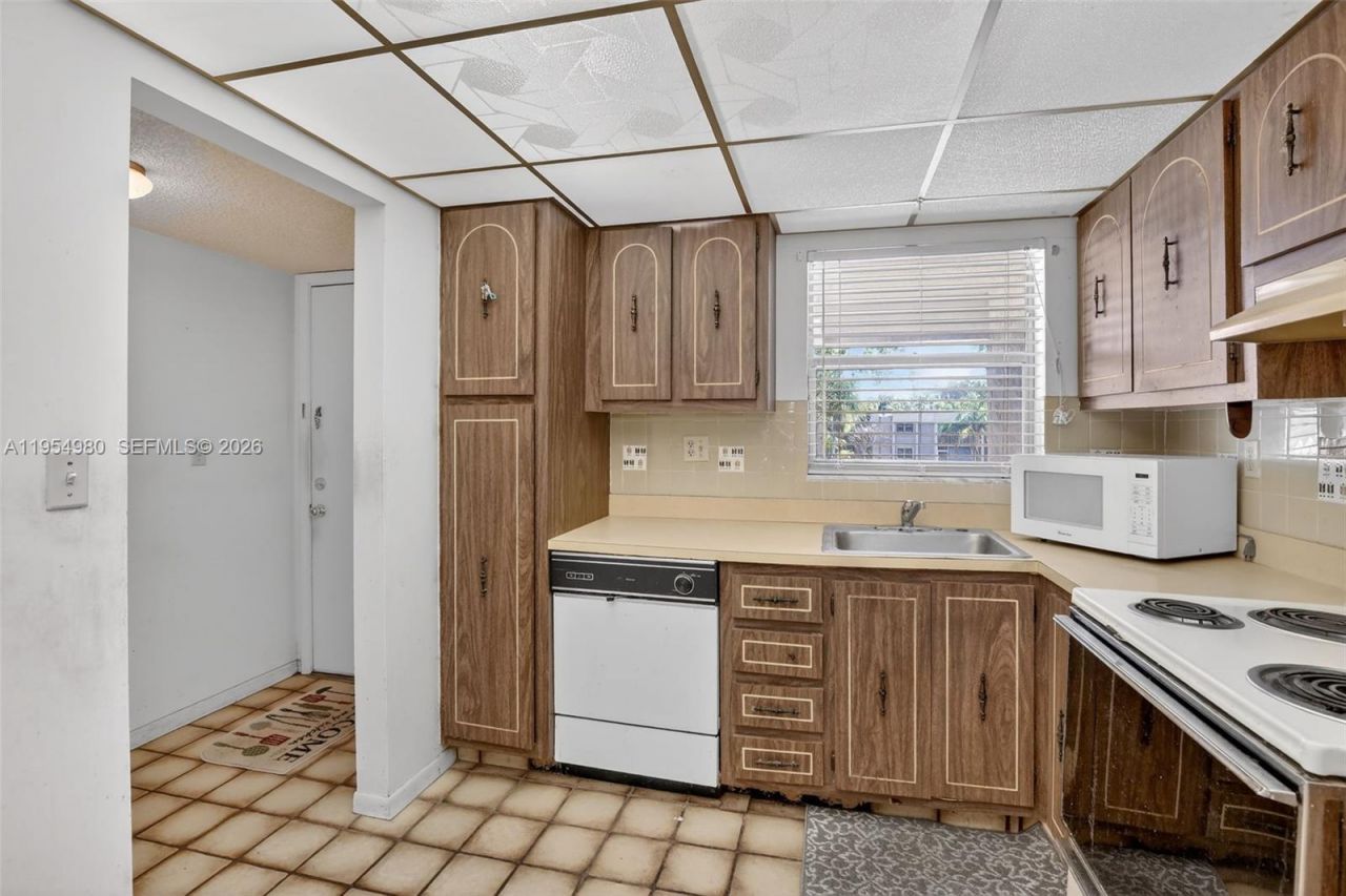 8523 Old Country Mnr, Unit 520, Davie, FL 33328 Photo