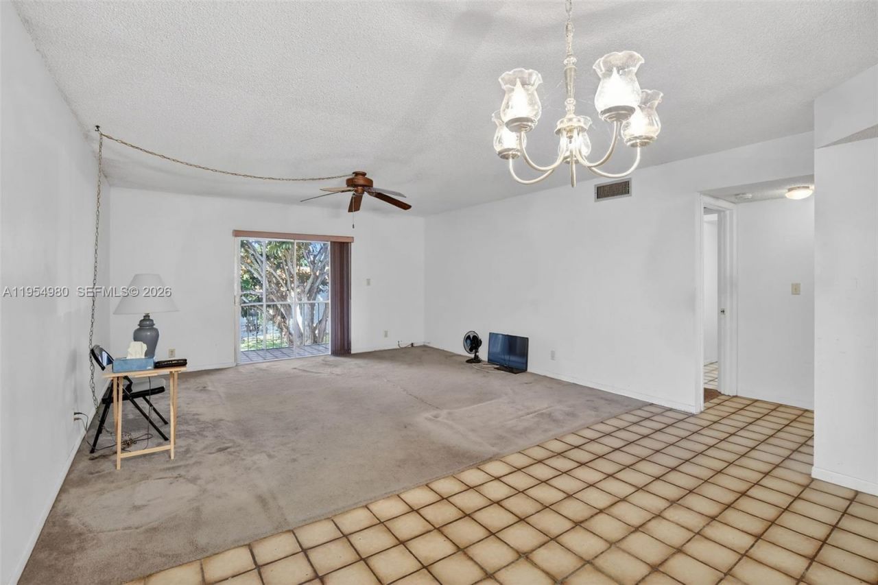 8523 Old Country Mnr, Unit 520, Davie, FL 33328 Photo