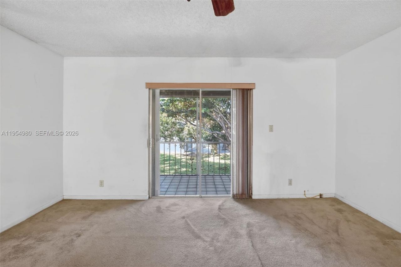 8523 Old Country Mnr, Unit 520, Davie, FL 33328 Photo