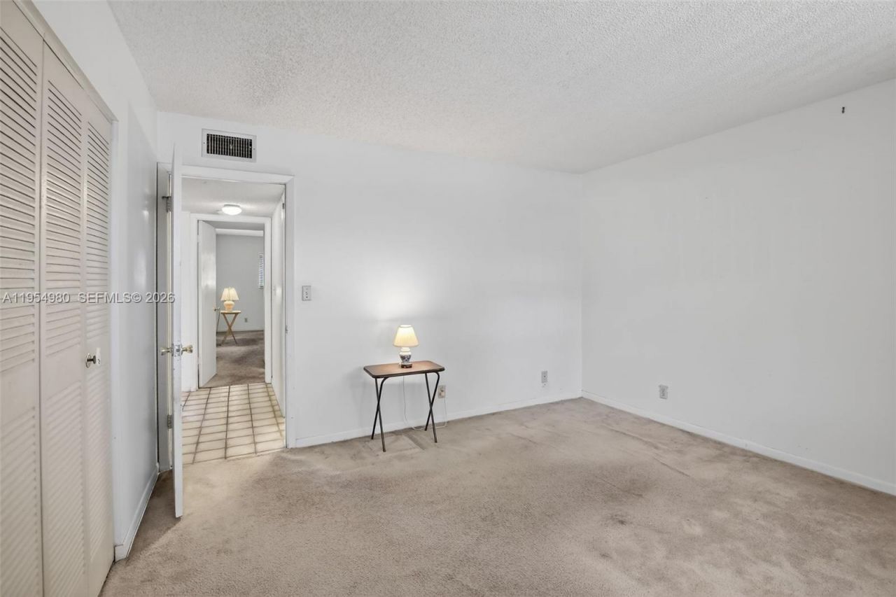 8523 Old Country Mnr, Unit 520, Davie, FL 33328 Photo