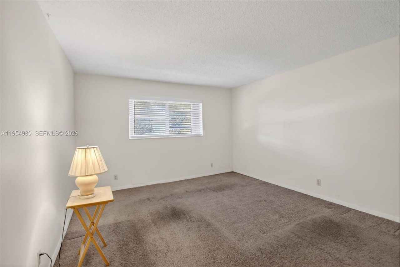 8523 Old Country Mnr, Unit 520, Davie, FL 33328 Photo