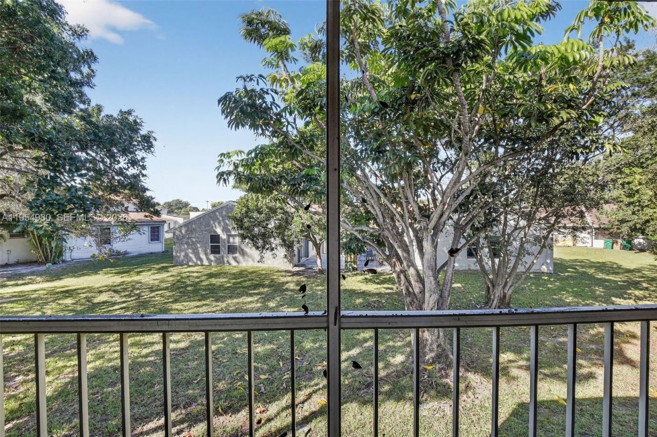 8523 Old Country Mnr, Unit 520, Davie, FL 33328 Photo