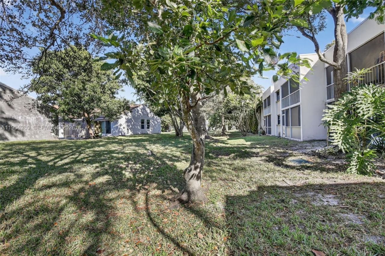 8523 Old Country Mnr, Unit 520, Davie, FL 33328 Photo