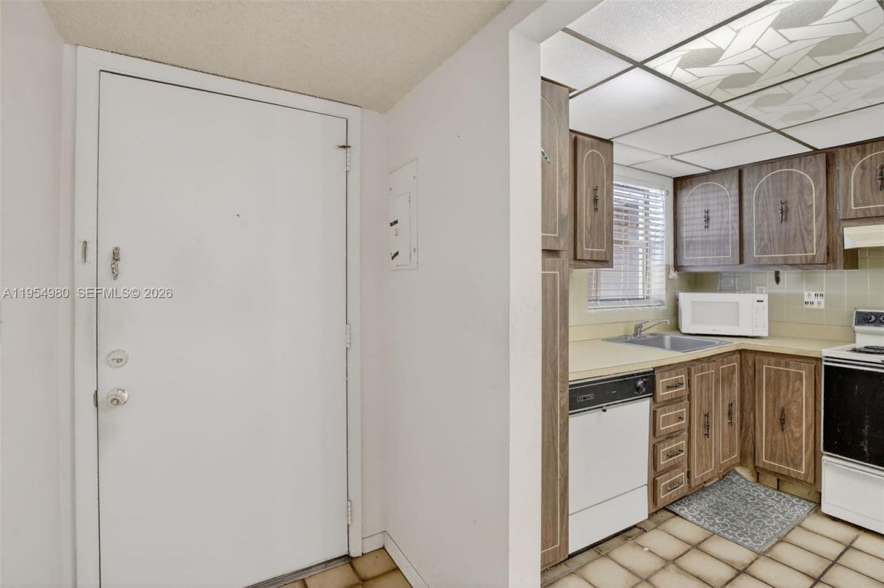 8523 Old Country Mnr, Unit 520, Davie, FL 33328 Photo