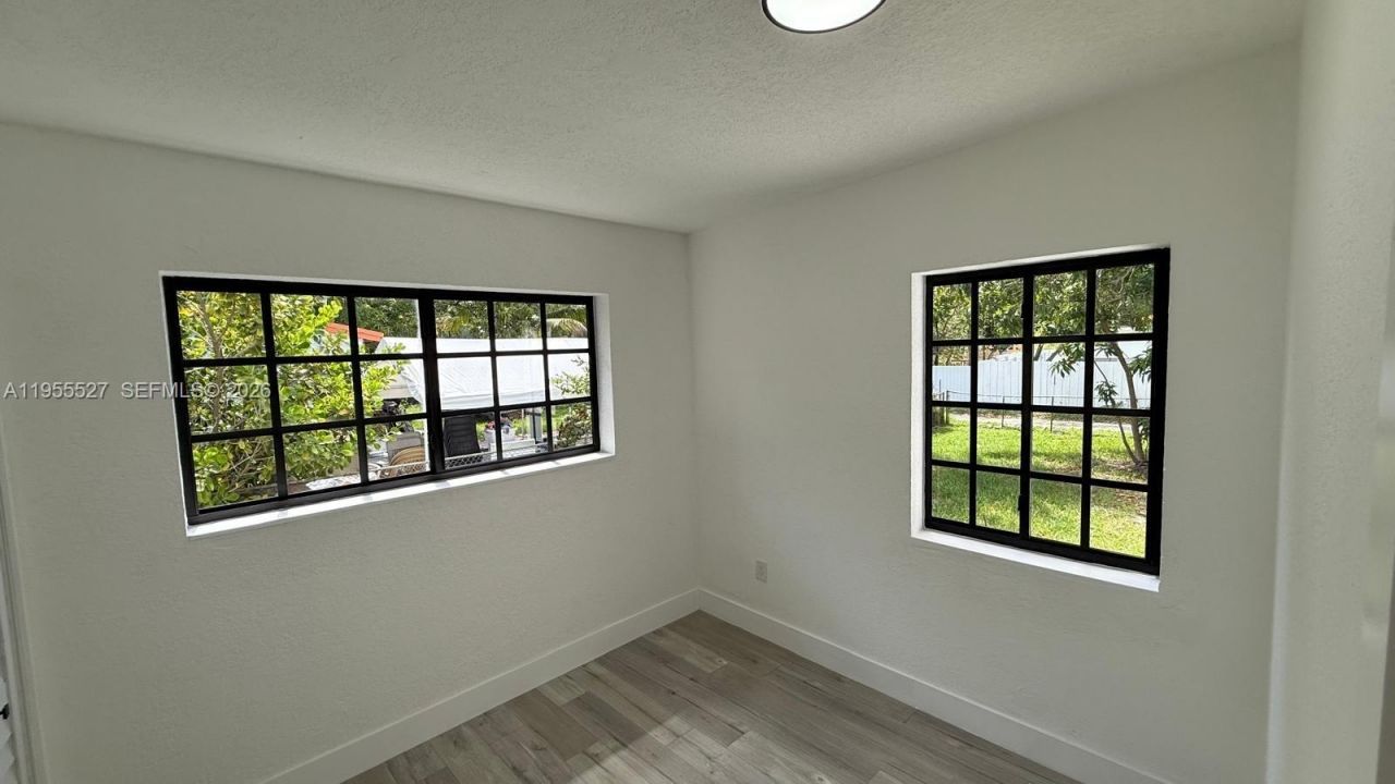 980 NE 146th St , North Miami, FL 33161 Photo