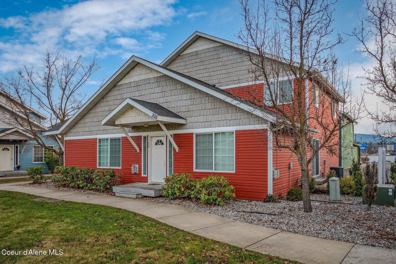 926 N Goldenrod Ct, Post Falls, ID 83854 Main Photo
