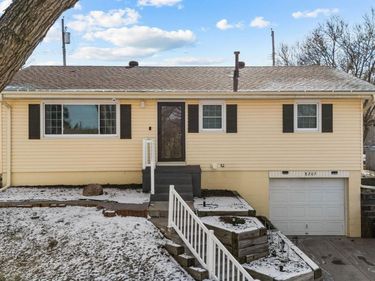8205 Walnut Lane, Omaha, NE 68127
