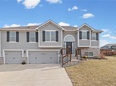 705 Chisam Road, Kearney, MO 64060