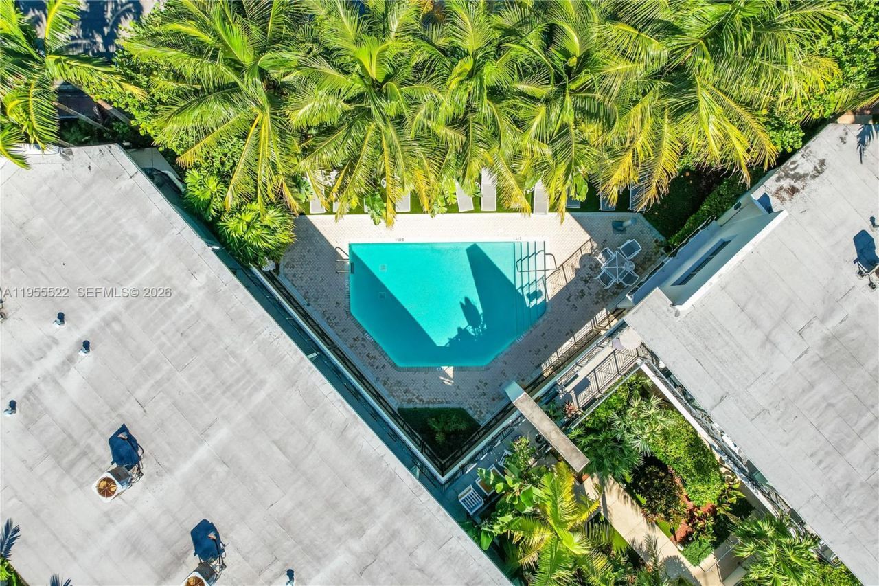 2155 Washington Ct , Unit 210, Miami Beach, FL 33139 Photo