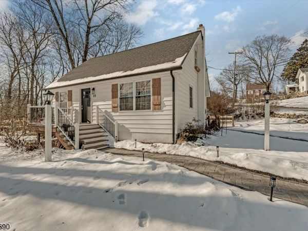 58 Brooklyn Rd, Stanhope, NJ 07874